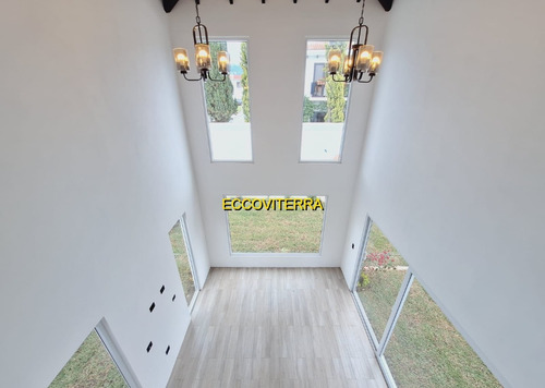 ¡¡espectacular Casa Familiar Con Vistas A Los Volcanes!! Una Hermosa Casa Con Detalles Coloniales Y Modernos