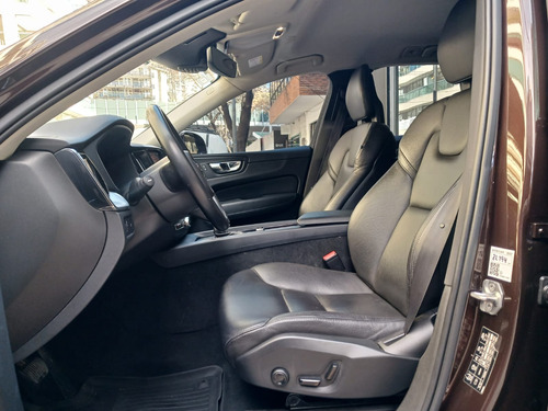 Volvo XC60 2.5 T5 Momentum