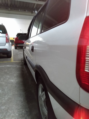 Imagem 7 de 8 de Chevrolet Zafira 2007 2.0 Comfort Flex Power 5p Gnv Bv Finac
