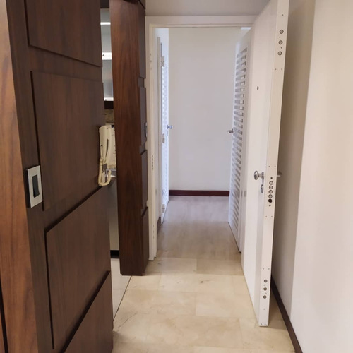 Imagen 5 de 14 de Apartamento Remodelado Con Balcon En Alquiler En Las Mercedes 120mts