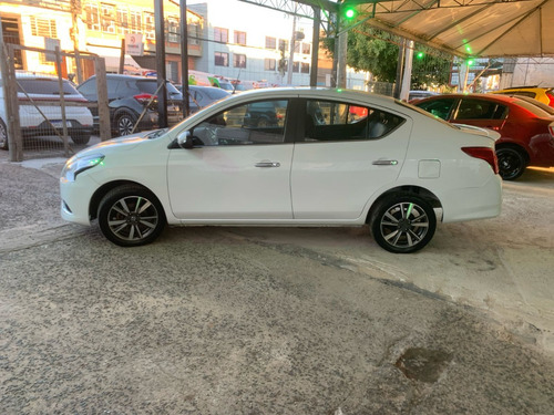 Nissan Versa SL 1.6 16V FlexStart 4p Aut.