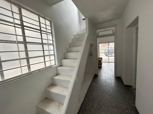 Casa En Venta - 2 Dormitorios 1 Baño - Cocheras - 300mts2 - La Plata