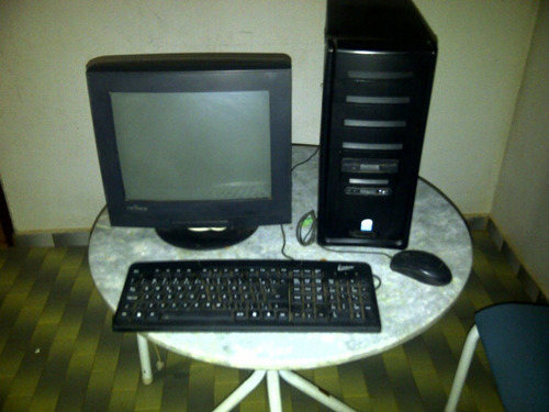 Desktop Intel Com Monitor Crt (para Retirada De Peças)