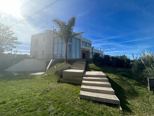 Gran Casa Frente A La Playa En Alquiler Manantiales