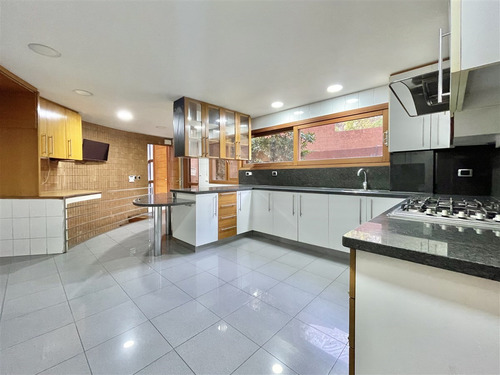 En Condominio: Vía Aurora, Lo Curro, 2.400 M2 Terreno