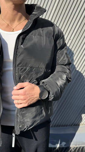 Campera Feel Good Nebula Boxy Fit Negra Inflada Black Hombre