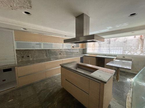 Urb. El Placer Quinta Remodelada