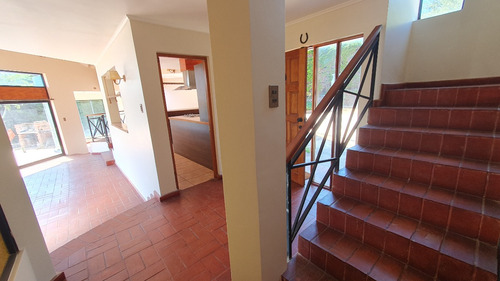 Veridika Vende Amplia Casa En Condominio.