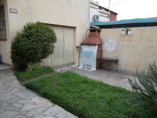 Imagen 9 de 14 de Venta Casa Multifamiliar Con Jardin Y Cochera, V. Ballester