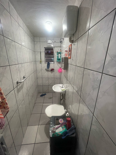 Vende-se Um Sobrado.jardim Lucelia. Próximo Da Av. Belmira