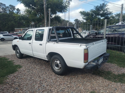 Nissan NP300 2.4 Doble Cabina Típica Mt