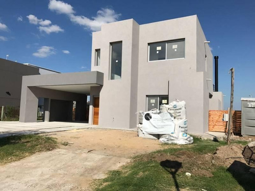 Imagen 1 de 8 de Casa En Venta En El Canton - Maroto Propiedades