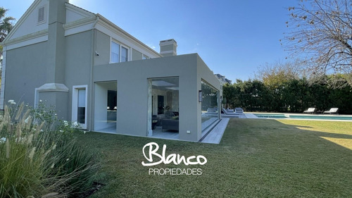 Casa En Venta En La Lomada, Pilar, G.b.a. Zona Norte