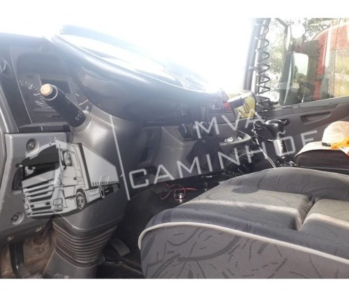 Imagem 9 de 13 de Caminhão Mercedes 2035 - 4x2 T