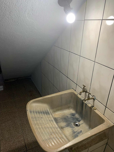 Casa De 3 Cômodos + Lavanderia Compartilhada