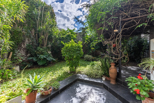 Local En Caballito Con Jardin