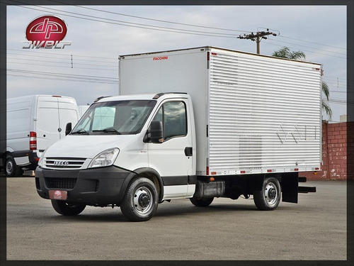 Imagem 2 de 13 de Iveco Daily 35s14 Baú Para Carga Seca Usado