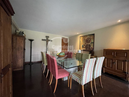 Casa En Venta De 6 Dorm. En Lo Barnechea