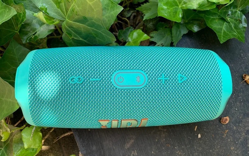 Bocina Jbl Charge 5 Teal Jblcharge5 3.6v Portátil Teal