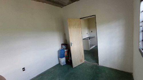 Casa De 5 Comodos 1 Banheiro Com Area