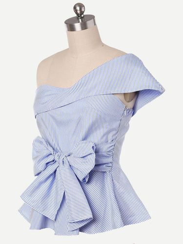 Blusa Peplum De Rayas Con Un Hombro Descubierto Y Cinturón