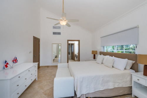For Sale Villa De Lujo En Punta Cana En Proyecto Exclusivo Frente Al Campo De Golf