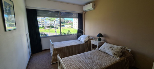 Imagen 13 de 25 de Apartamento En Venta En Punta Del Este, Mansa Frente Al Mar! - Punta Del Este Mansa