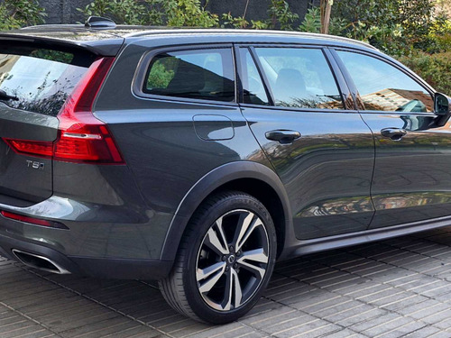 Volvo V60 T5 2021