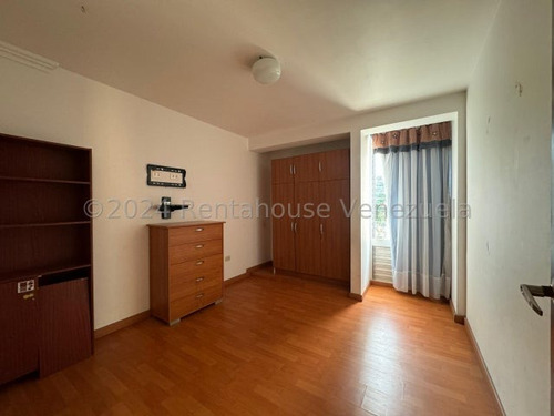 Agp Apartamento En Venta En San Román, Listo Para Mudarse, Con Excelente Vista, Sin Falla De Agua 24-17464 Ys