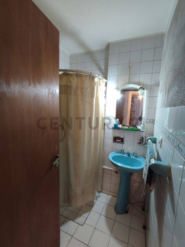 Century 21 Vende: Departamento De 2 Dormitorios En B° Centro, Santa Rosa Al 100