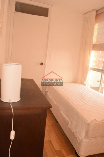 Apartamento En Peninsula, 2 Dormitorios *- Ref: 3013