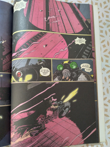 Batman Ano 100 N° 2 De 2 - Paul Pope . Jose Villarrubia - Panini Comics 2006 - Em Português - Capa Mole - Lombada Com Grampos (Usado)