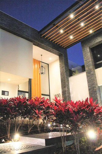 Residencia De Lujo En Venta En La Herradura Club De Golf, En Calle Privada, Con Alberca, 4ta Recámara En Pb, Sin Vecino Atrás, Colinda Con El Green, Equipada Con Acabados De Lujo!!