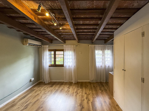 Casa De Pasillo De 2 Dormitorios Con Patio Y Parrillero