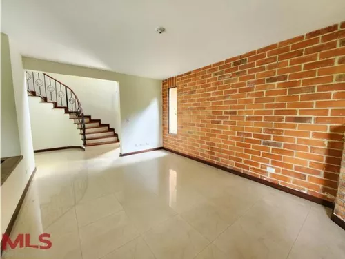 Muy Tranquila Con Muy Buenos Espacios(mls#240552)