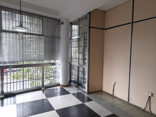 Imagen 2 de 7 de Yb 04149448811 Vende Local En La Av Andres Bello De Caracas