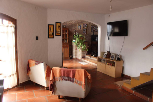 Arguello Casa Estilo Colonial Con Pileta.