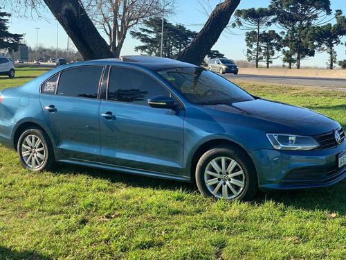 Imagen 2 de 7 de Volkswagen Vento 2.0 Advance 115cv Summer Package 2016