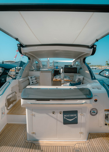 Lancha Azov Z480 Ht Referência Em Navegabilidade