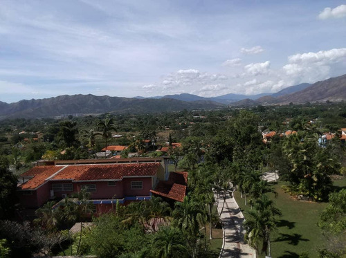 Venta De Quinta En Las Morochas. San Diego 15000 M2. G.g