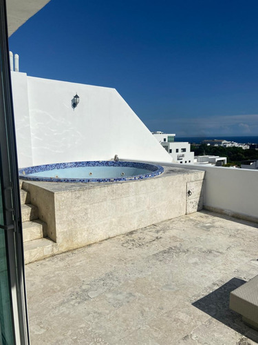 Penthouse En Mirador Sur Con Vista Al Mar Ph De Tres Niveles Con 4 Habitaciones Y Dos Terraza Una Con Jacuzzi