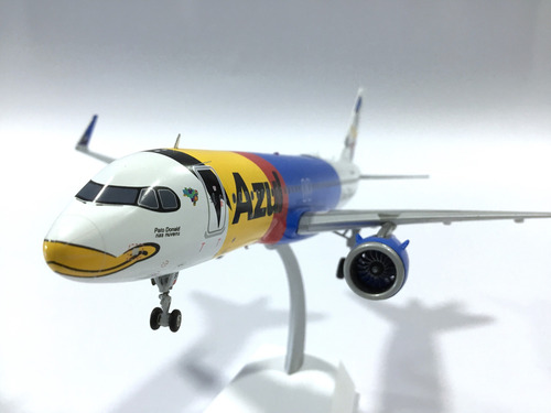 Avion A Escala, Azul, Pato Donald Nas Nuvens, Airbus A320neo