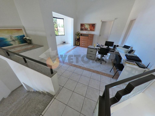 Sobrado Com 04 Dormitórios E 480m² No Sumaré - Caraguatatuba - Sp - So0138