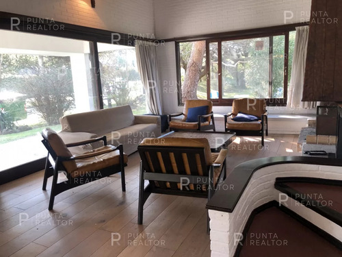 Casa En Venta En Playa Mansa, Punta Del Este, Uruguay