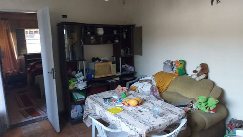 Imagem 4 de 8 de 5608 Casa 2 Dormitórios Lado Pista Mngaguá