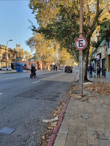 Local Sobre Avenida