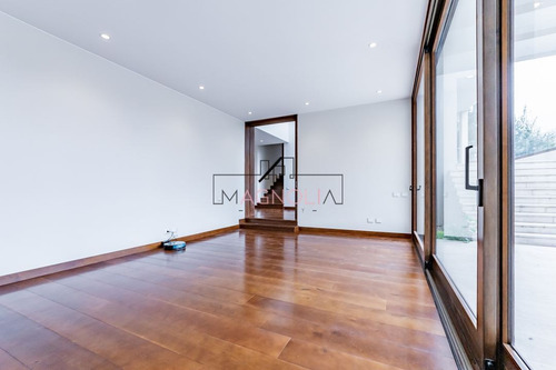 Casa En Venta De 5 Dorm. En Lo Barnechea