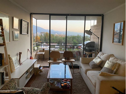 Departamento En Venta De 2 Dorm. Y 2 Baños. En Las Condes