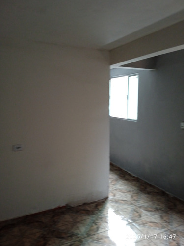 2 Casas Individuais A Do Fundo Com 4 Cômodos E Lavandcômodos