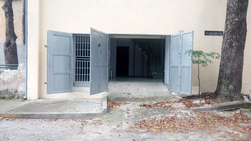 Imagen 3 de 19 de Alquiler De Edificio, Local, Deposito, Galpon De 3 Pisos, 860m2 En La Campiña